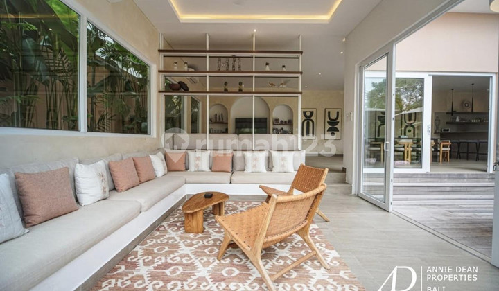 Leasehold | 4-Bedroom Modern Villa Near Nyanyi Beach - Tabanan