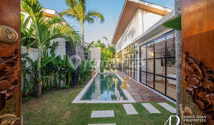 LEASEHOLD | MODERN 2-BEDROOMS TROPICAL VILLA IN CENTRAL SEMINYAK LEASEHOLD | MODERN 2-BEDROOMS TROPICAL VILLA IN CENTRAL SEMINYAK