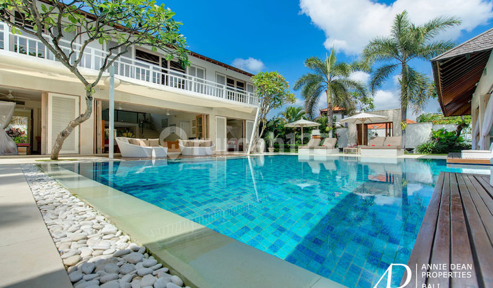 FREEHOLD LUXURY VILLA IN PRESTIGIOUS SEMINYAK - 500 METERS TO THE BEACH FREEHOLD LUXURY VILLA IN PRESTIGIOUS SEMINYAK - 500 METERS TO THE BEACH