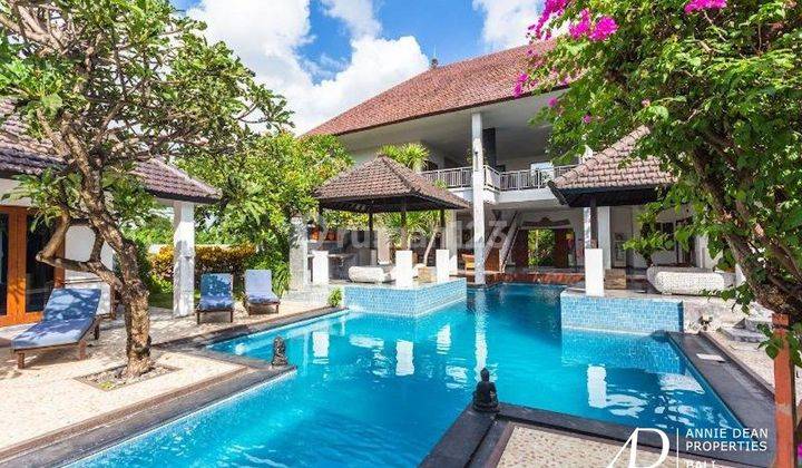 Freehold Traditional Balinese 7 BEDROOM Villa In Umalas 1