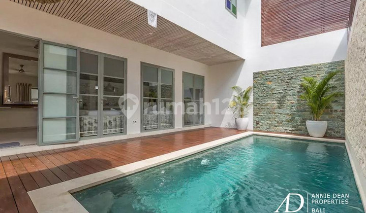 Leasehold | Modern Tropical 3-Bedroom Villa Near Seminyak Beach Leasehold | Modern Tropical 3-Bedroom Villa Near Seminyak Beach