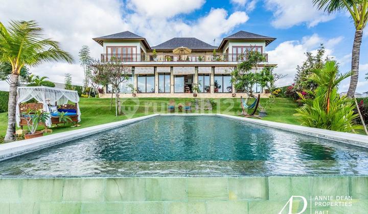 FREEHOLD STUNNING VILLA 400-METER FROM THE BEACH IN CEMAGI 