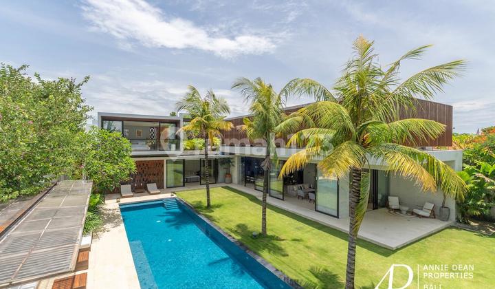 LEASEHOLD MODERN LUXURY 4-BEDROOM VILLA IN THE PRIME AREA OF BATU BELIG LEASEHOLD MODERN LUXURY 4-BEDROOM VILLA IN THE PRIME AREA OF BATU BELIG