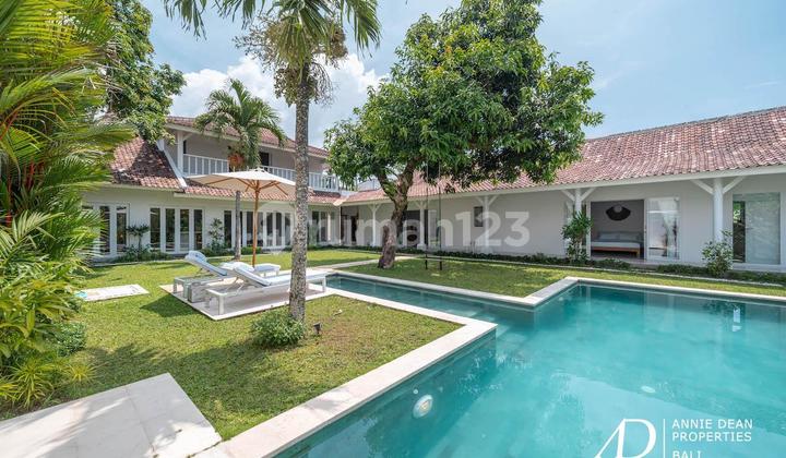 LEASEHOLD FAMILY VILLA WITH A SPACIOUS GARDEN IN PADONAN LEASEHOLD FAMILY VILLA WITH A SPACIOUS GARDEN IN PADONAN