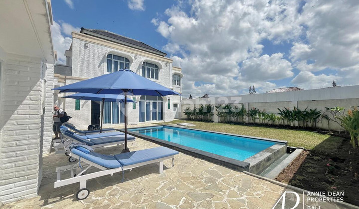 LEASEHOLD | 3-BEDROOM MODERN COLONIAL-STYLE VILLA - KEROBOKAN