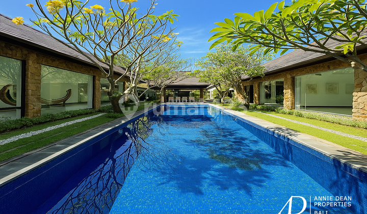 FREEHOLD 5-BEDROOM VILLA WITH 2 SWIMMING POOLS IN SEMINYAK