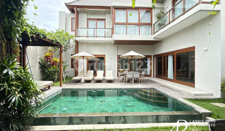 FREEHOLD | MODERN 4-BEDROOM VILLA IN BUMBAK - UMALAS