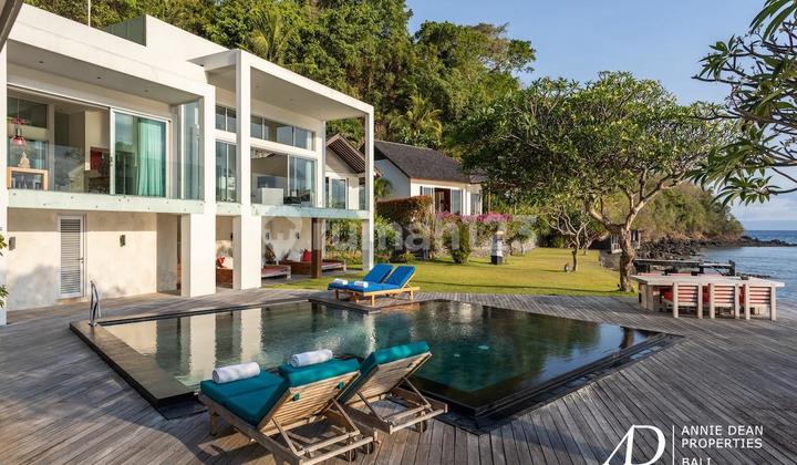 FREEHOLD | IDYLLIC BEACHFRONT VILLA IN CANDI DASA