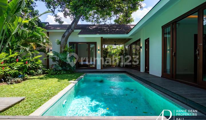 LEASEHOLD TROPICAL 3-BED VILLA WITH BEAUTIFUL GARDENS IN PRIME SANUR LOCATION