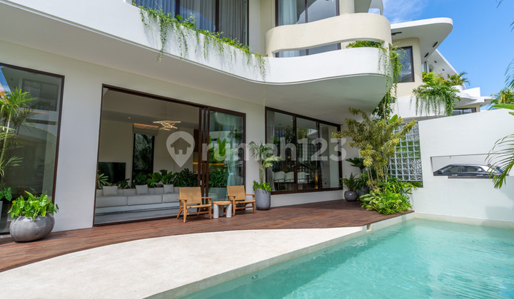 Freehold | Modern Tropical Architectural Villas - Prime Legian