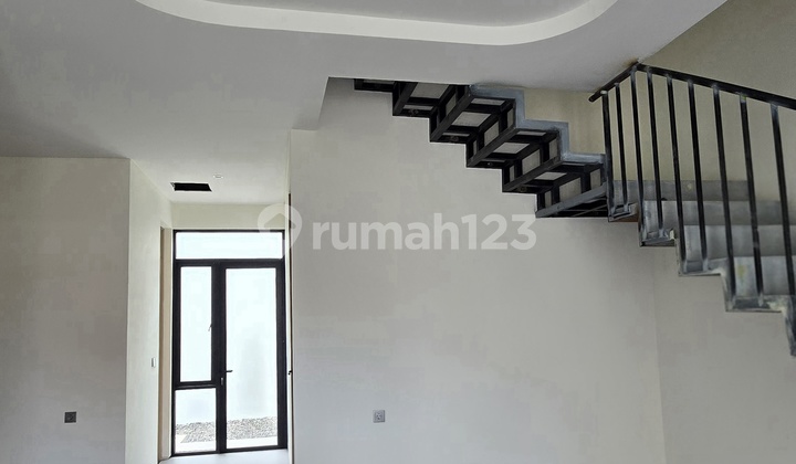 Two-Story Luxury House in East Klampis Semolo, 5 Minutes to Galaxy Mall. 2