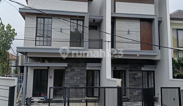 Rumah Gress 2 Lantai Di Manyar Row 4 Mbl Dekat Nginden, Klampis