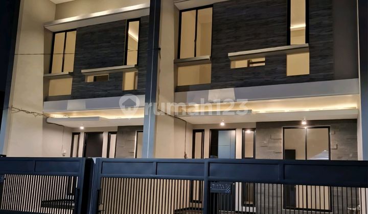 Minimalist New House in the Center of Klampis Semolo Near Galaxy Mall 2