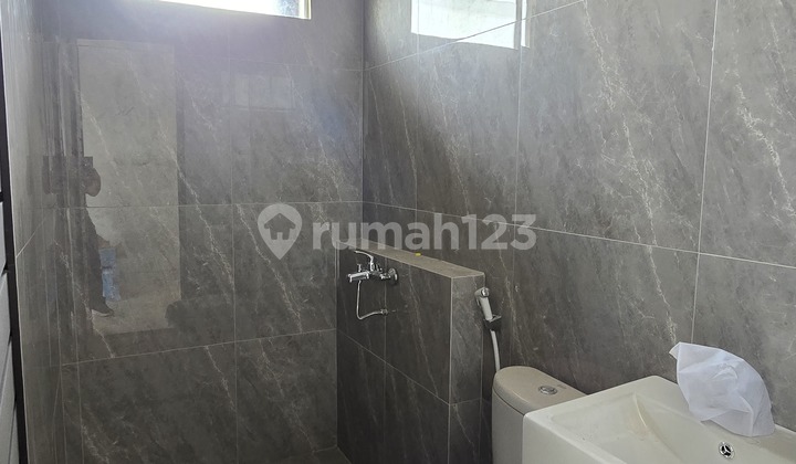 Rumah Gress Minimalis.2 Lantai Row 4 Mobil Wisma Mukti Klampis 2