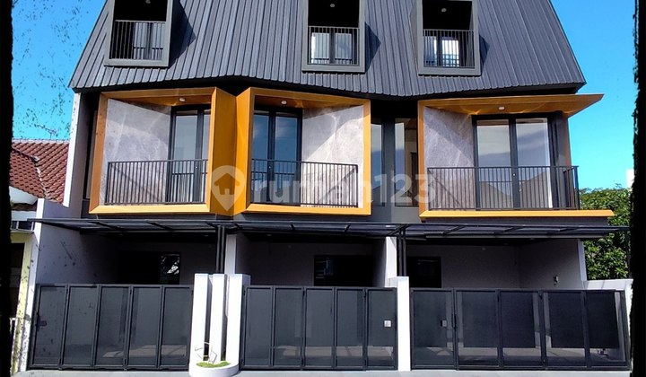 Rumah Split Level Elegan Modern Purimas Rungkut Surabaya