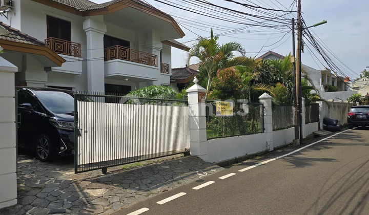 Nice House Ready to Live In with Spacious Yard on Jl Ampera, Kemang, South Jakarta 2