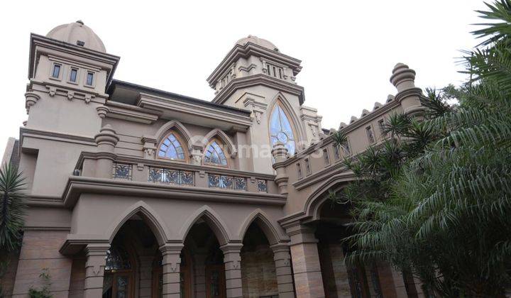 Rumah Istana di Kawasan Elit Ciumbuleuit, Bandung, Jawa Barat 1