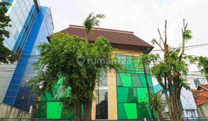 Apartemen Penthouse 1 BR dengan Living Room luas Full Furnished di Baile Tower, Menteng 2