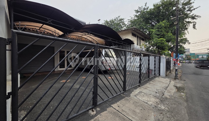 Nice Roadside House for Business on Bintaro Utama Raya, Bintaro Sector 1, South Tangerang Nice Roadside House for Business on Bintaro Utama Raya, Bintaro Sector 1, South Tangerang