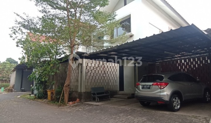 Beautiful, Ready-to-Live, and Lush House in Tamarin House, South Tangerang 2