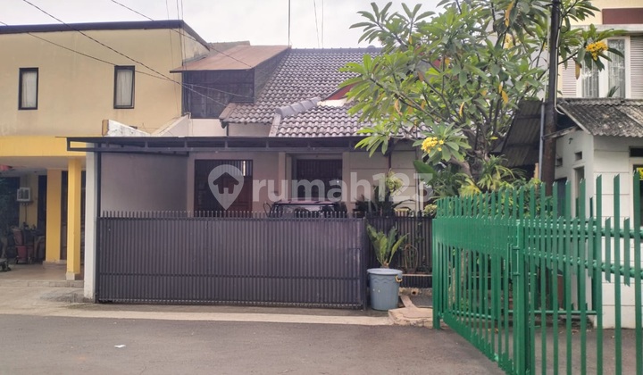 Nice Ready-to-Live House on Jl Kenari, Bintaro Sector 2, South Tangerang 2