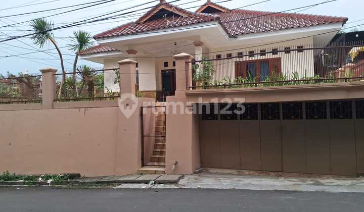 Rumah Bagus Siap Huni dan Asri di Jl Anggur, Ciledug, Tangerang Rumah Bagus Siap Huni dan Asri di Jl Anggur, Ciledug, Tangerang