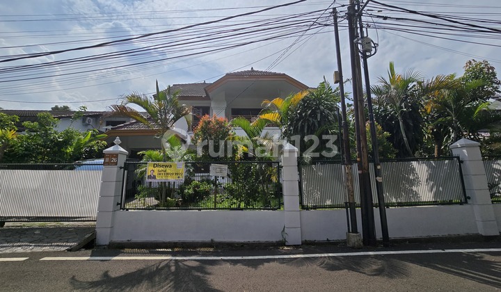 Rumah Bagus Siap Huni Dgn Halaman Luas di Jl Ampera, Kemang, Jakarta Selatan Rumah Bagus Siap Huni Dgn Halaman Luas di Jl Ampera, Kemang, Jakarta Selatan