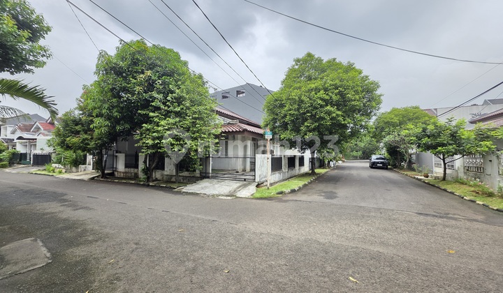 Beautiful Move-In Ready and Lush House in Maleo, Bintaro Jaya Sector 9