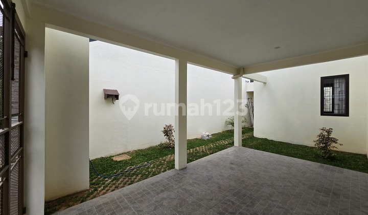 Nice, Clean, and Tidy House, Ready to Live In, Serene in Puri Bintaro, Sector 9. 2