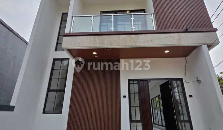 Beautiful Brand New Ready-to-Live and Lush House in Graha Bintaro, South Tangerang 1