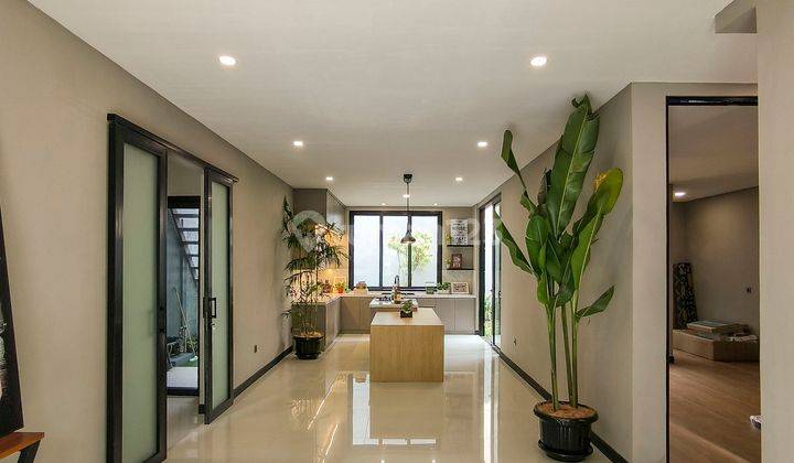 Rumah Siap Huni dgn Design Modern di Cluster Versailles, BSD Tangerang Selatan 2