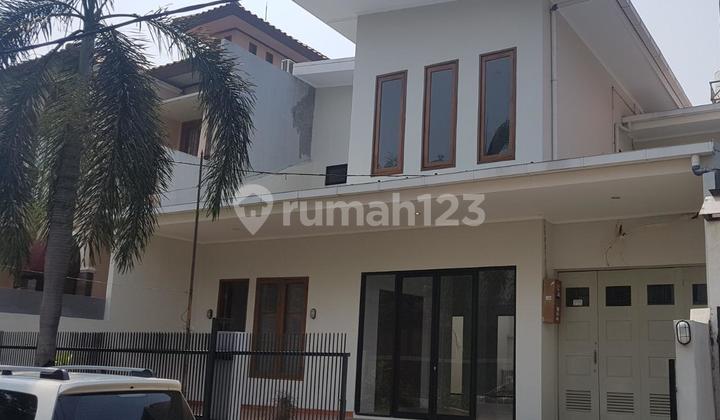 Rumah Nyaman, Siap Huni, dan Asri di Kawasan Pejaten Barat, Jakarta Selatan Rumah Nyaman, Siap Huni, dan Asri di Kawasan Pejaten Barat, Jakarta Selatan