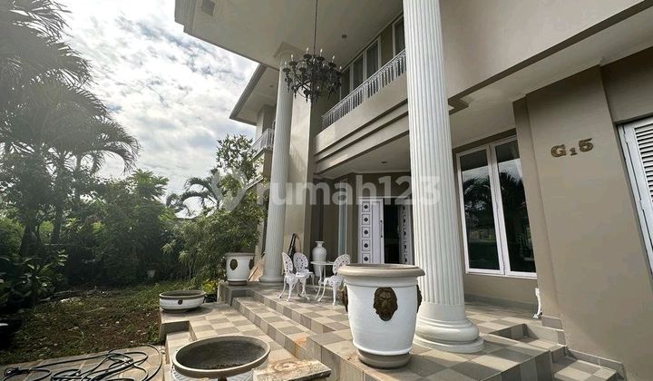 Luxurious and Lush House in Puri Cinere