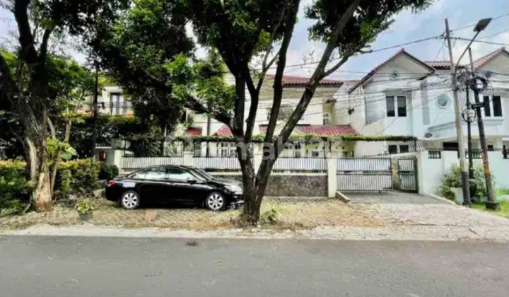 Dijual Rumah Asri Klasik Mediterania di Prime Area Kebayoran Baru 2