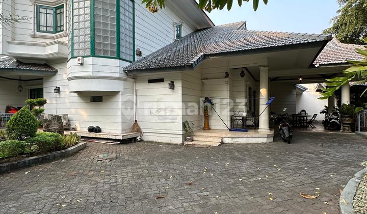 Rumah Cantik Bergaya Mediterania Kawasan Selong