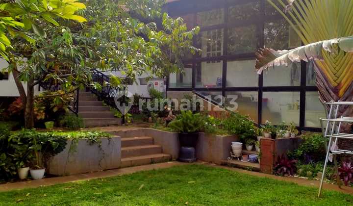 Rumah Luas & Asri Lokasi Sangat Strategis di Kemang Utara 2