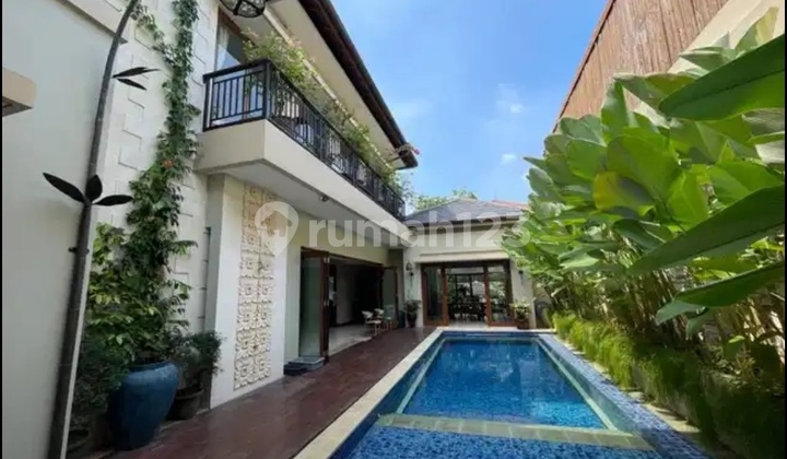 Rumah Cantik Dan Mewah Bergaya Resort Lokasi Strategis
