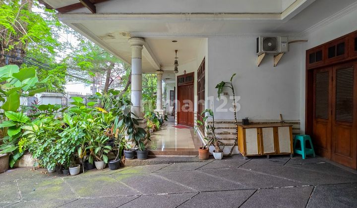 Rumah Cocok Untuk Tinggal Dan Usaha Dikawasan Astrategis Kebayoran Baru