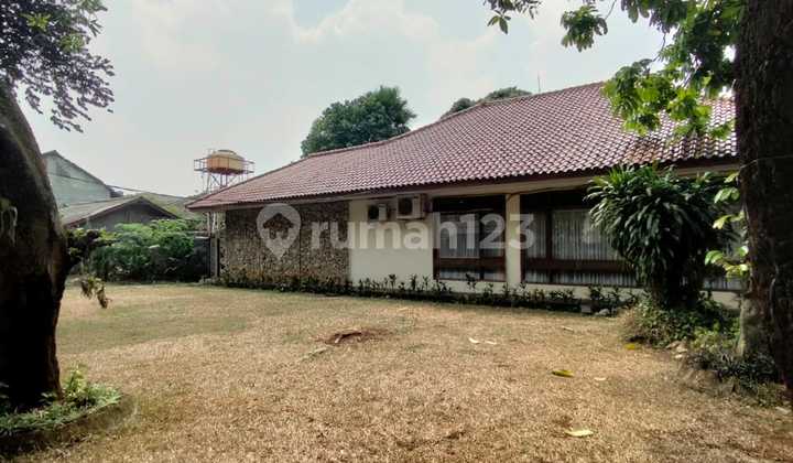Rumah Besar Lokasi Strategis Pinggir Jalan Raya Kemang