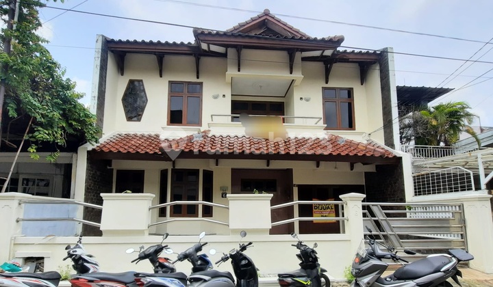 Adequate and Pleasant Home in Pondok Indah