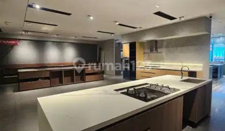 Beautiful Building Ready to Use Strategic Location 2