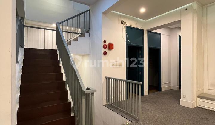 Gedung Mini Lokasi Elit dan Strategis Senopati Area