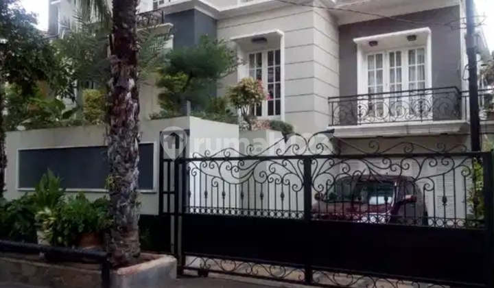 Rumah Mewah Bergaya American Classic Di Cempaka Putih