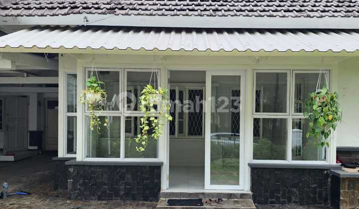 Rumah Asri Depan Taman Diarea Prime Pakubuwono 2