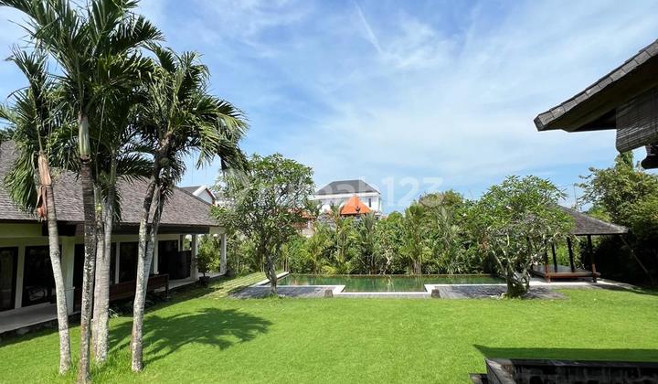 Villa With Large Garden In Berawa Canggu Close To The Beach Villa With Large Garden In Berawa Canggu Close To The Beach