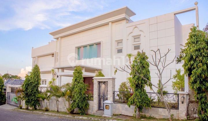 Luxury Villa in Pecatu Indah Resort with 24-Hour Security Luxury Villa in Pecatu Indah Resort with 24-Hour Security