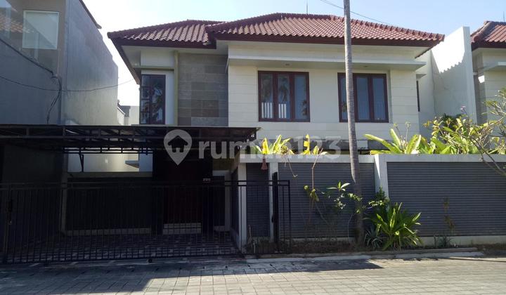 Rumah Di Sunset Road Kuta One Gate System Dekat Rs Siloam 