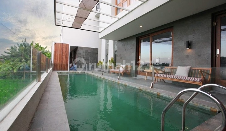 8 Bedrooms Modern Villa In Kunti Seminyak Fully Furnished