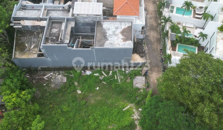 Tanah Langka Size Kecil di Pantai Bingin Labuan Sait Zona Pariwisata