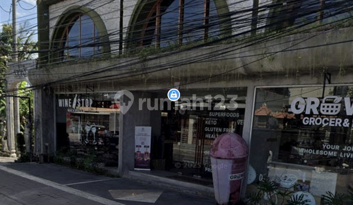 2nd Floor Shop House on Batubelig Main Road Seminyak 2